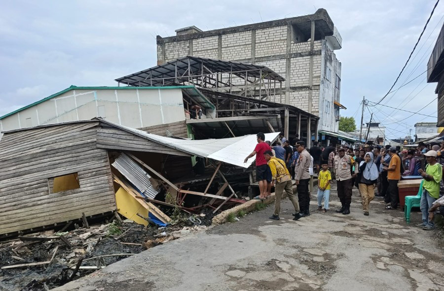Longsor Susulan Terjang Kuala Enok Inhil, Enam Rumah dan Dua Lapak Usaha Rusak Berat