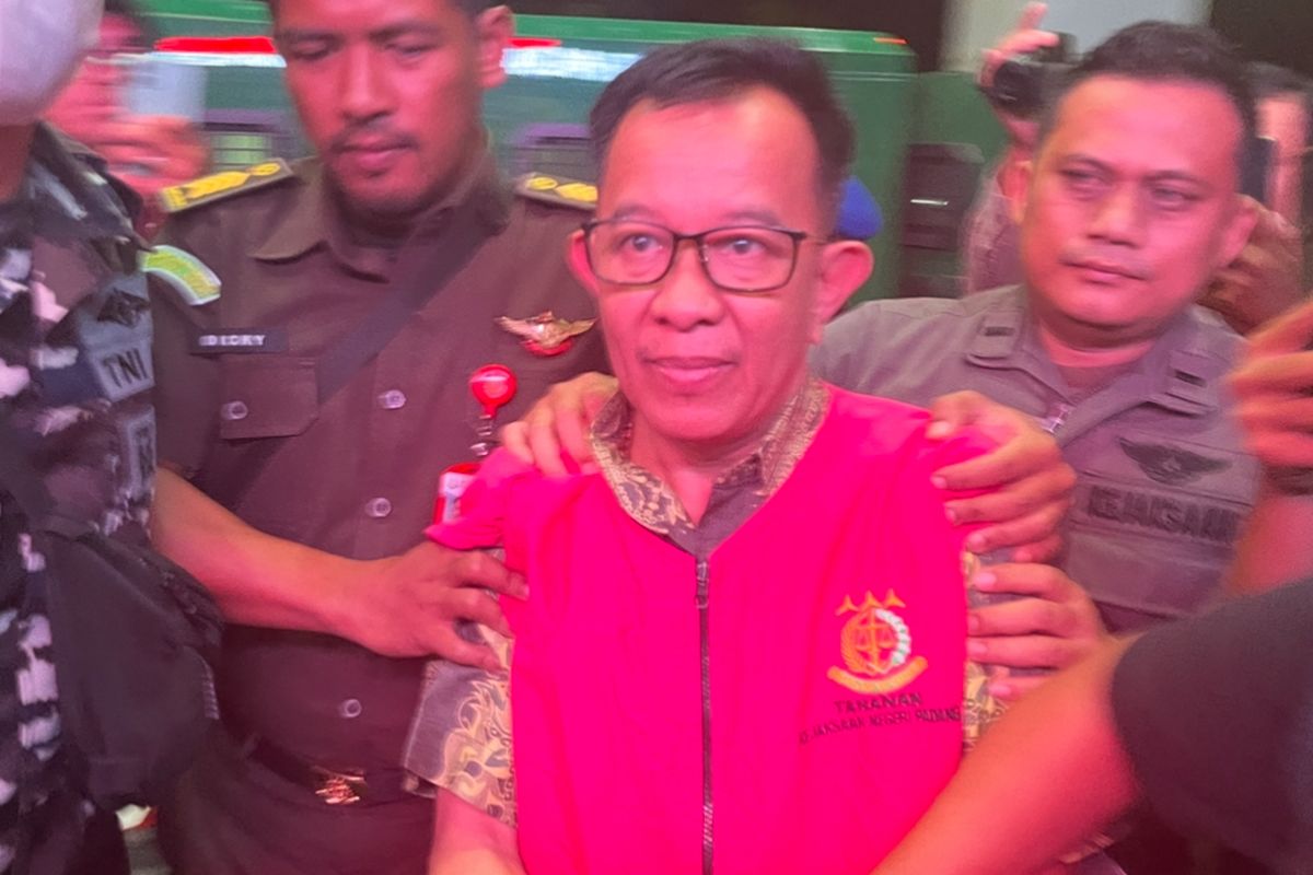 Buron 5 Bulan, Anggota DPRD Sumbar Ditangkap dalam Kasus Dugaan Korupsi Rp 34 Miliar Buron 5 Bulan, Anggota DPRD Sumbar Ditangkap dalam Kasus Dugaan Korupsi Rp 34 Miliar
