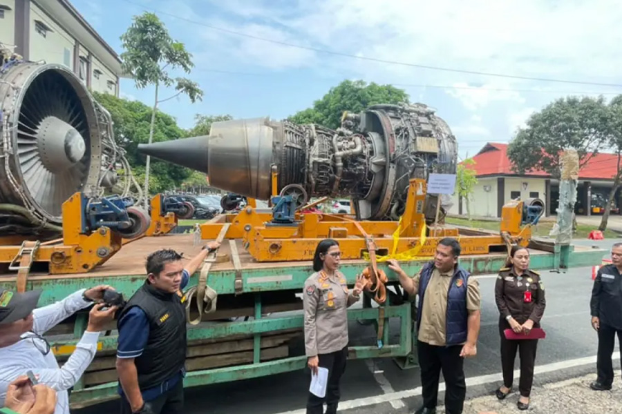 Polda Kepri Bongkar Penyelundupan Tiga Mesin Pesawat Senilai Rp30 Miliar Polda Kepri Bongkar Penyelundupan Tiga Mesin Pesawat Senilai Rp30 Miliar