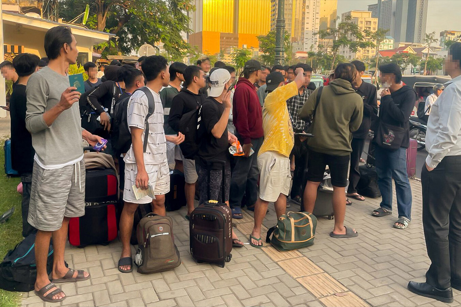 550 WNI Diamankan dalam Penggerebekan Sindikat Penipuan dan Judi Online di Kamboja 550 WNI Diamankan dalam Penggerebekan Sindikat Penipuan dan Judi Online di Kamboja