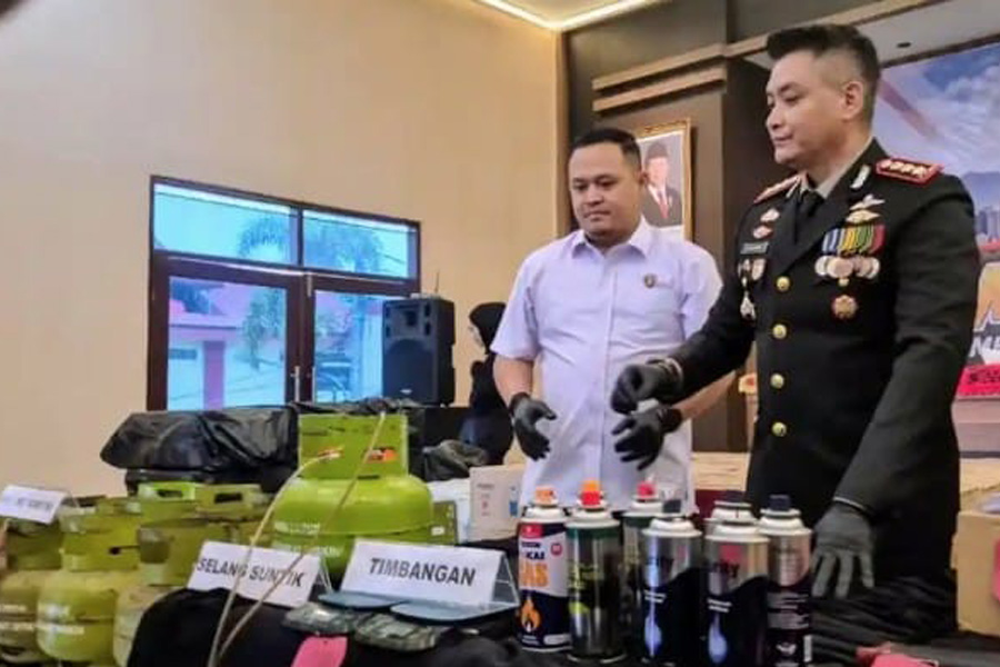 Polresta Bandung Bongkar Pengoplosan LPG 3 Kg Bersubsidi ke Tabung Portable Polresta Bandung Bongkar Pengoplosan LPG 3 Kg Bersubsidi ke Tabung Portable
