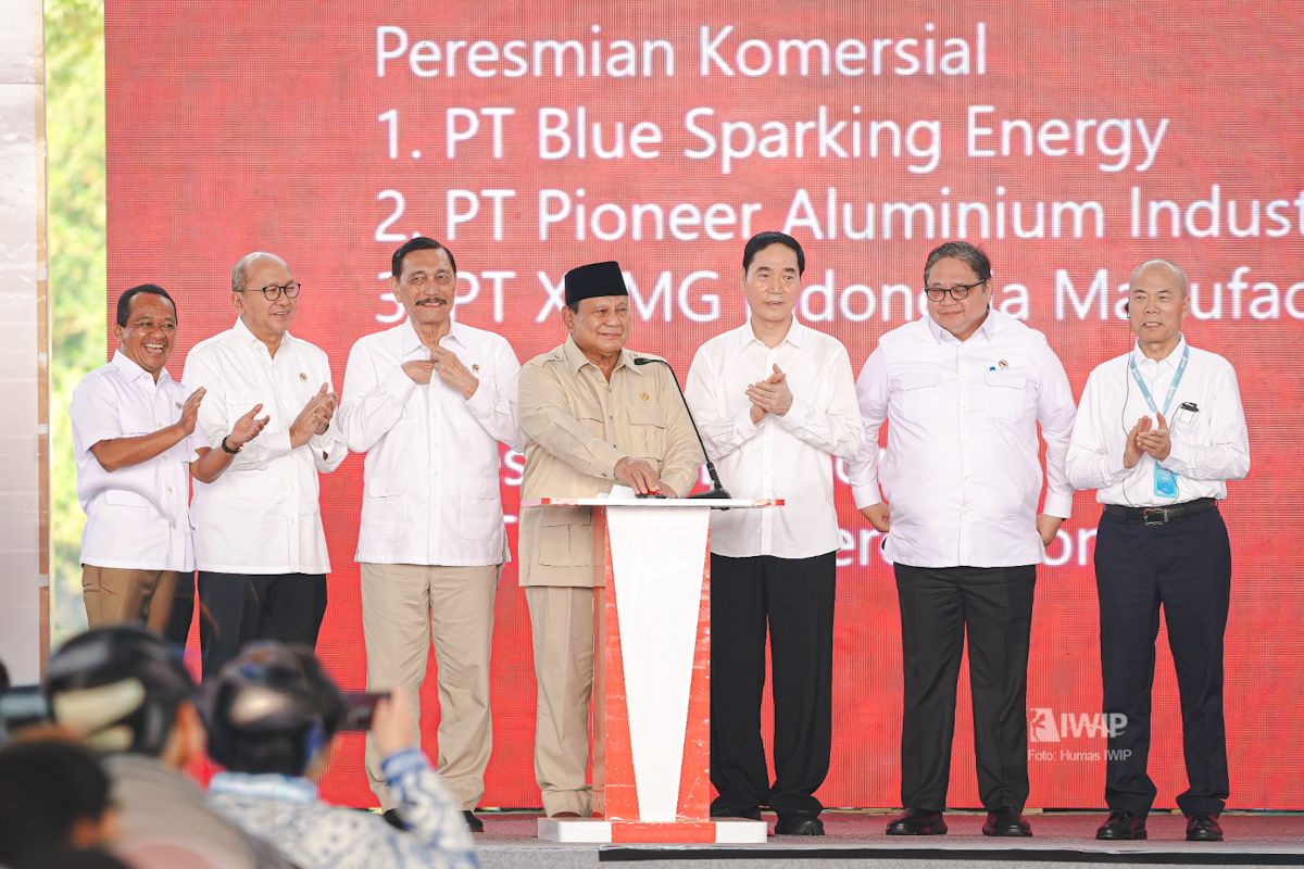 Bahlil Dampingi Prabowo Resmikan Ekspor Perdana Baterai EV dari Maluku Utara
