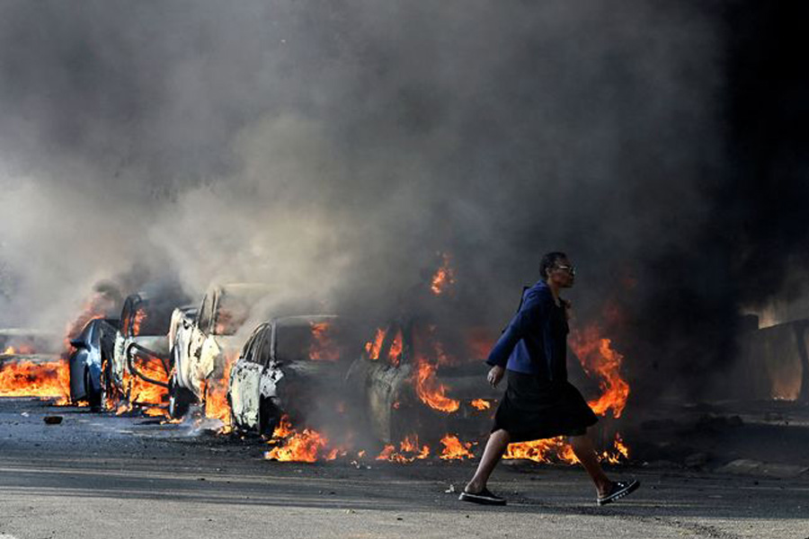 Kerusuhan Anti-Migran Guncang Afrika Selatan, Kendaraan Dibakar dan Toko Dijarah