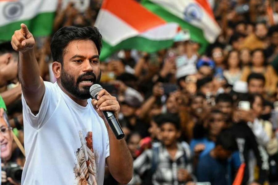 Pemimpin Partai Kecoak India Ditangkap Saat Demo, Massa Desak Ketua KPU Mundur