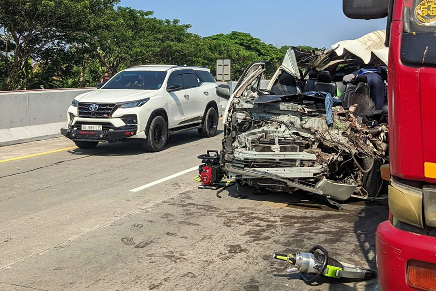 Kecelakaan Minibus Rombongan Suporter PSS Sleman di Tol Madiun, Empat Orang Tewas