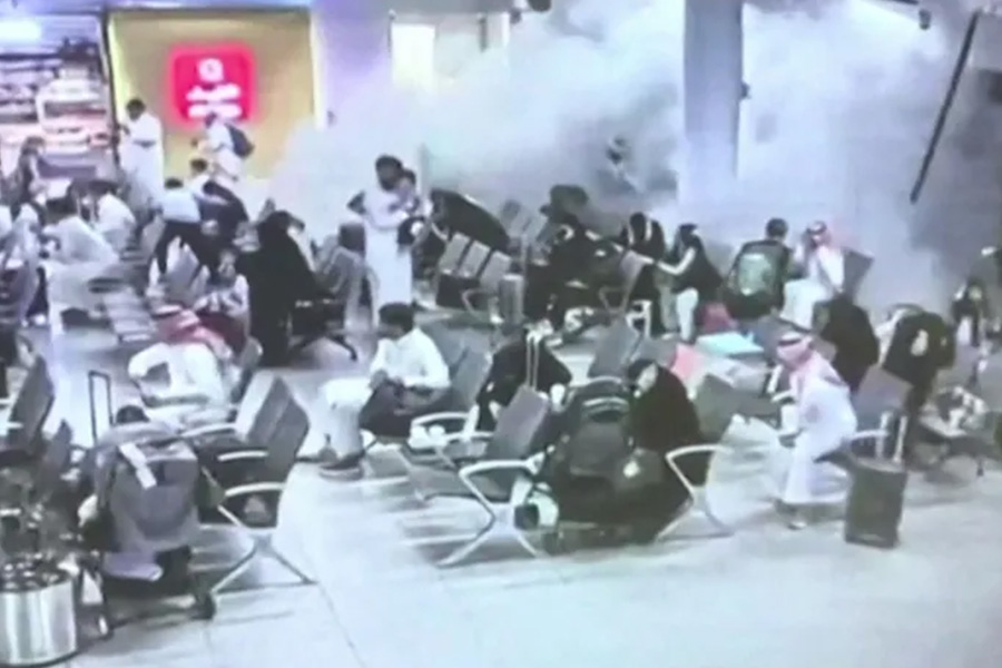 Serangan Drone Hantam Bandara Dammam, Satu Orang Tewas dan Delapan Luka-luka