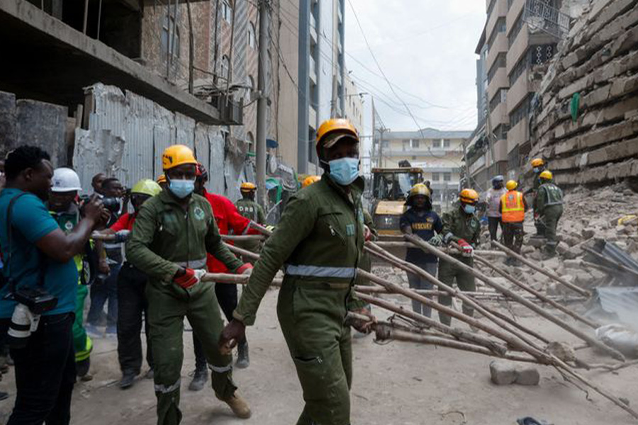 Gedung 12 Lantai di Nairobi Ambruk Saat Dibangun, Petugas Sisir Reruntuhan Cari Korban