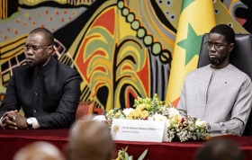 Krisis Utang Senegal Memanas: Presiden Bassirou Diomaye Faye Pecat PM Ousmane Sonko