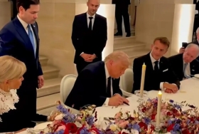 Trump dan Iran Resmi Teken MoU Perdamaian di Versailles, Macron Jadi Saksi