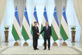 Hong Kong Perkuat Kerja Sama Asia Tengah, Teken 96 MoU dengan Kazakhstan dan Uzbekistan