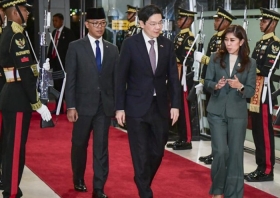 PM Singapura Lawrence Wong Tiba di Jakarta, Disambut Menlu Sugiono