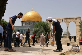 Jemaah di Masjid Tepi Barat Dilaporkan Diserang Granat Kejut Pasukan Israel
